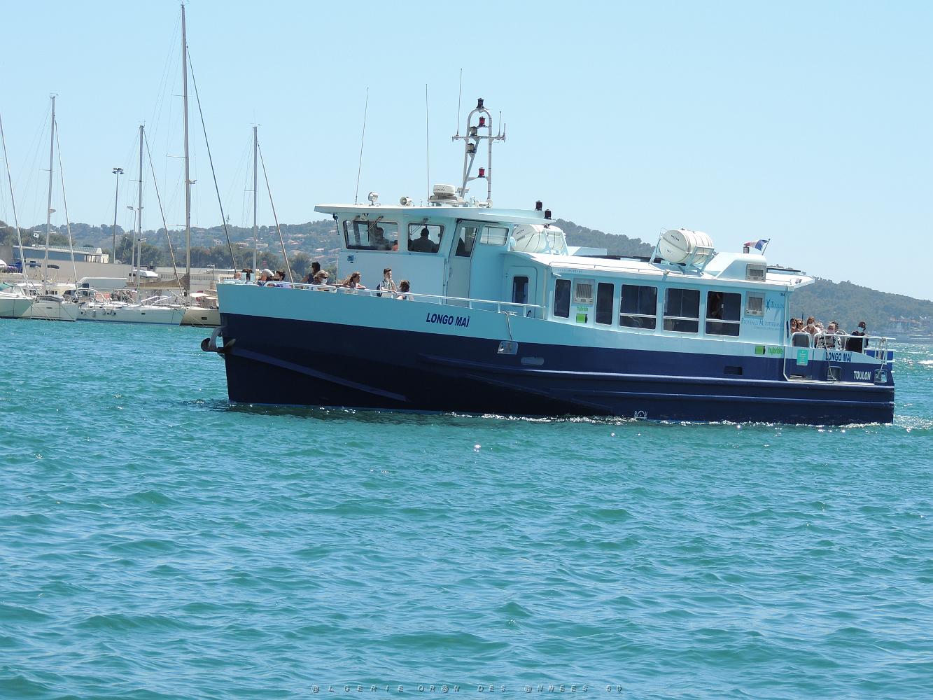 33  Toulon  la rade avec sa Navette Toulon-La Seyne sur Mer.JPG -           